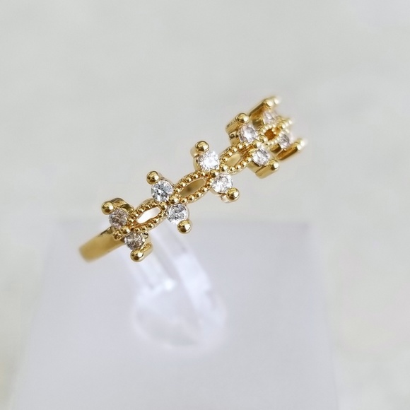 Delicate Yellow Gold Ring - Picture 3 of 8